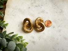 Load image into Gallery viewer, Chunky Faux Metal Linkies
