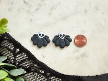 Load image into Gallery viewer, Skull Flowers
