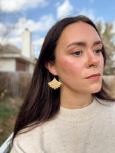 Load image into Gallery viewer, Deco Fan Drops
